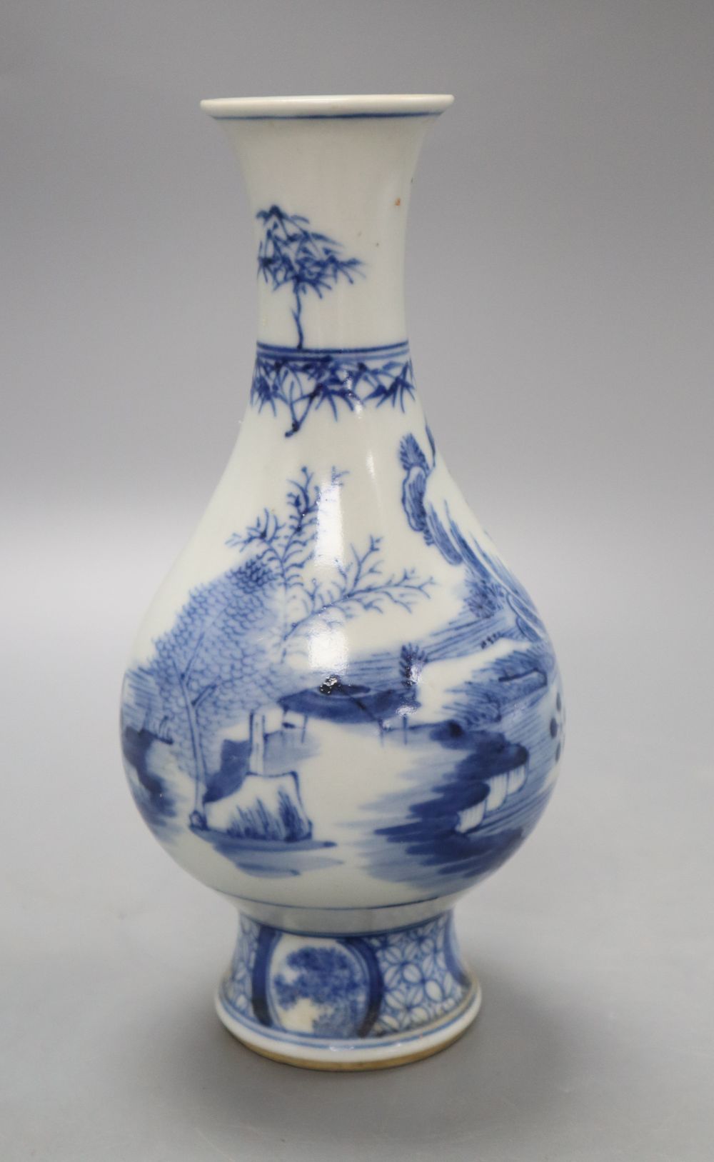 A Chinese blue and white bottle vase, height 20cm
